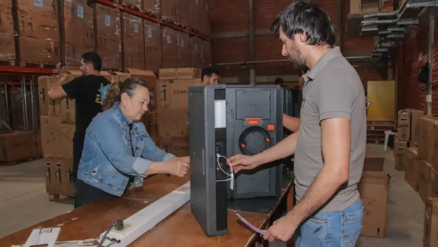 Municipales: Funcionarios del TSJE realizan testeo de las máquinas de votación