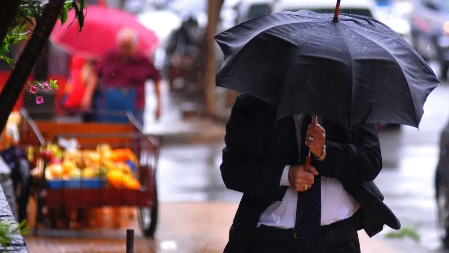 Mañana fría, lluviosa y tarde cálida marcarán la jornada del jueves, según Meteorología