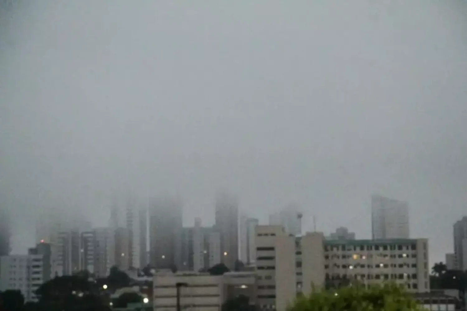 Quinta-feira amanhece nublada e previsão é de tempestade para 46 cidades