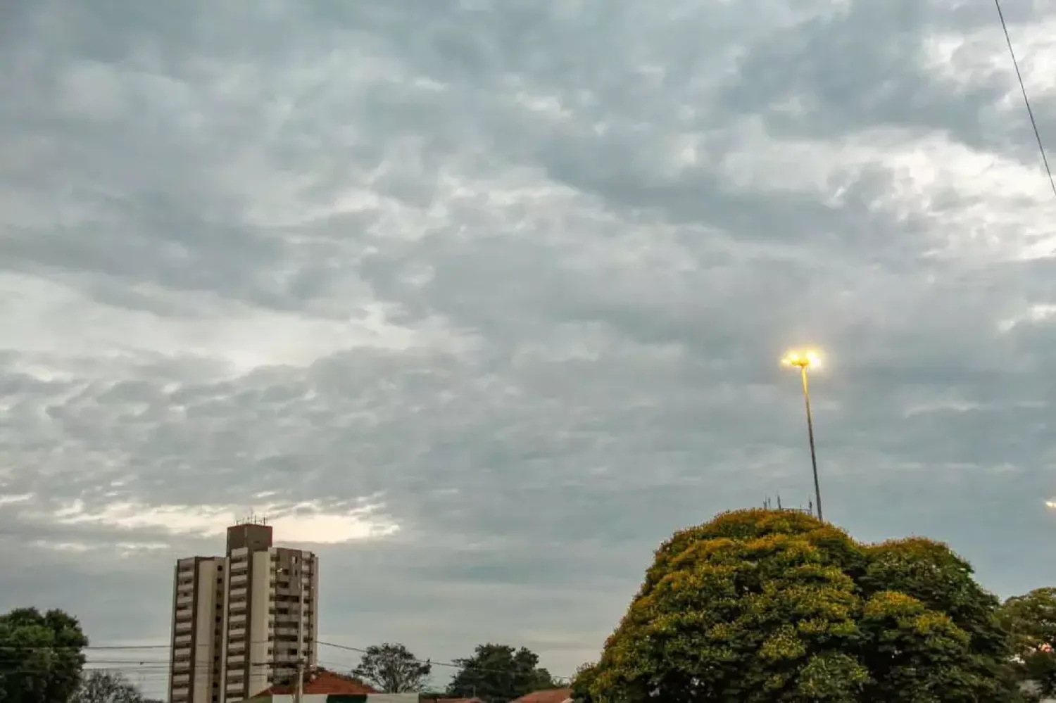 Terça-feira será marcada por calor intenso e ar seco em MS